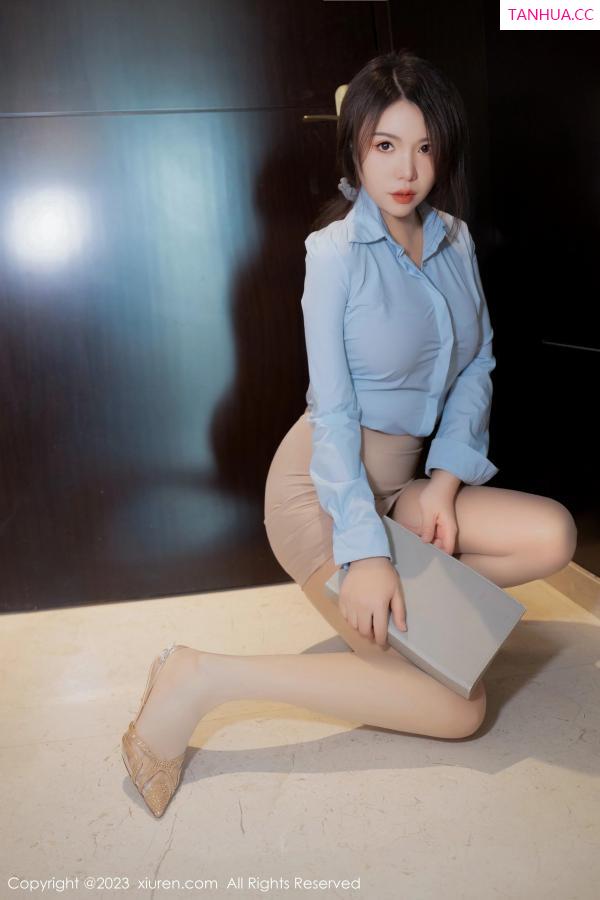 雅雯  [XiuRen]高清写真图 2023.03.28 No.6482 雅雯 短裙美腿第11张图片